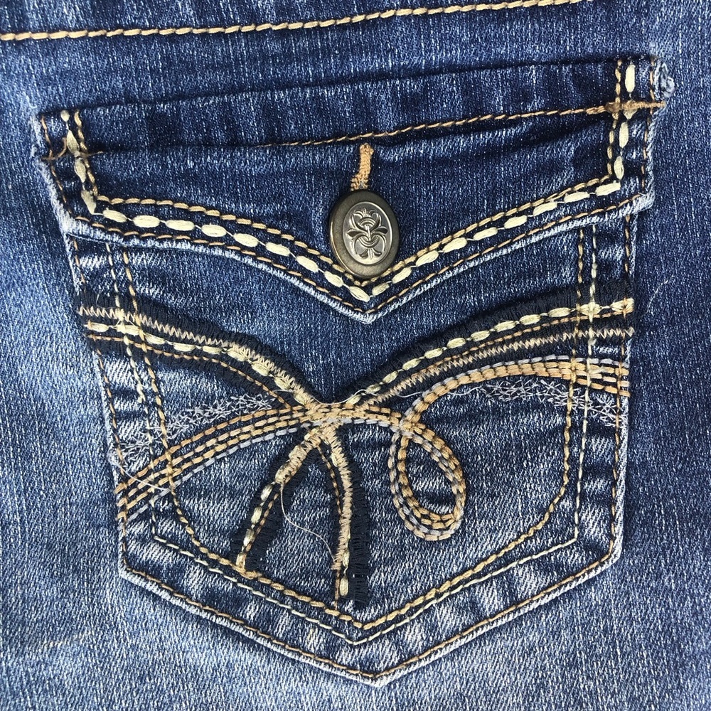 No Boundaries Dark Blue Denim Bermuda Shorts with Contrast Stitching Size 9 - Picture 8 of 8